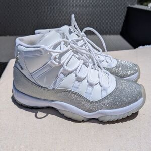 Jordan Retro 11 White Metallic Sneakers